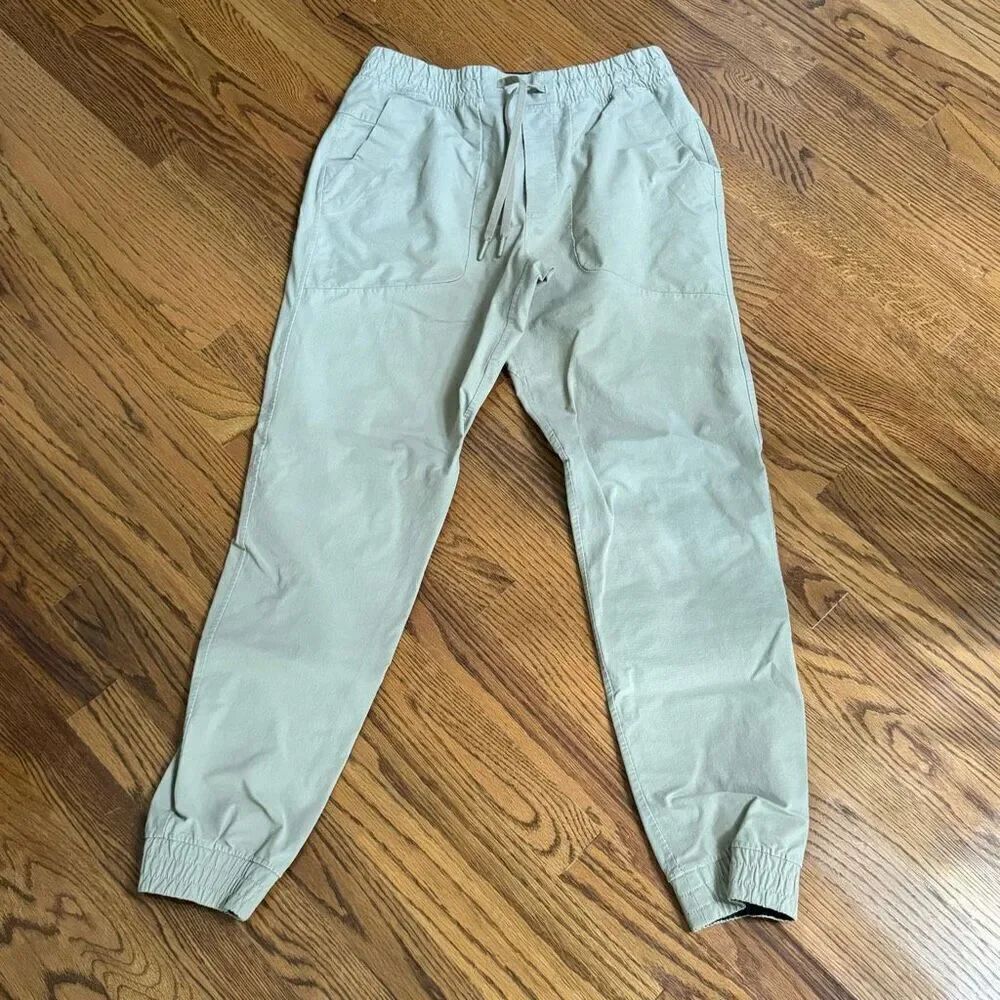 Lululemon Athletica ABC Joggers in Tolfino Sand. Medium.